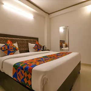 3* Hotel Fabexpress Dolphin International Near Delhi Airport