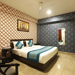 *** Hotel Ark Wood At Airport India